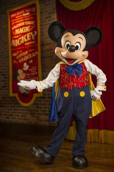 Magic Kingdom Meet & Greet Adds Extra Magic with Talking Mickey Mouse ...