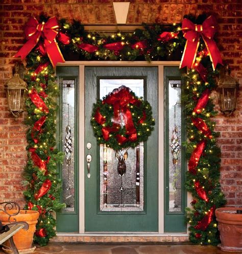 Christmas garland door | Outside christmas decorations, Christmas door ...