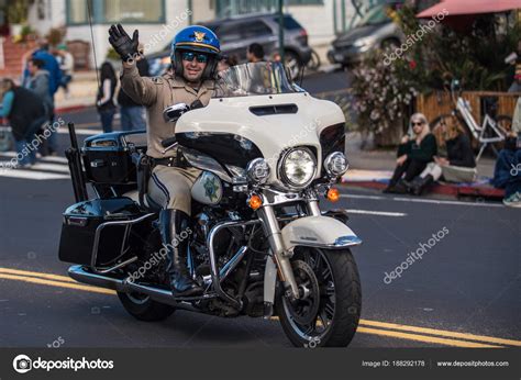 California Highway Patrol Officer Motorcycle Waves Crowd Annual Saint Patrick's – Stock ...