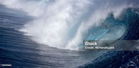 Giant Wave Teahupoo Tahiti French Polynesia Stock Photo - Download ...