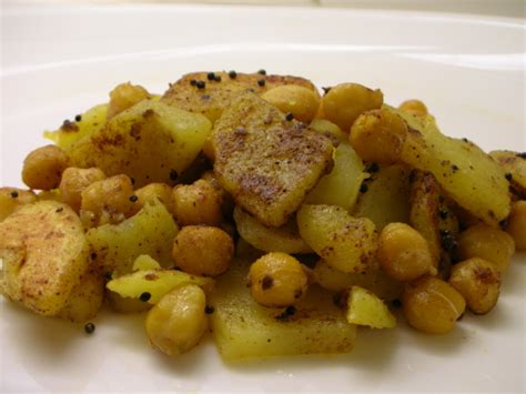 Easily Good Eats: Lightly Spiced Mustard Potatoes and Chickpeas