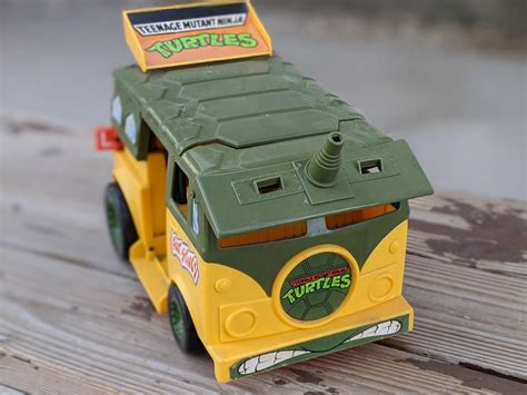 My original 1989 TMNT party van : toys