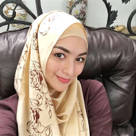 Kecantikan 10 Artis Indonesia Ketika Berhijab | Kecantikan Asia