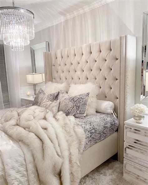 19 Amazing Glam Bedrooms with Chic Style