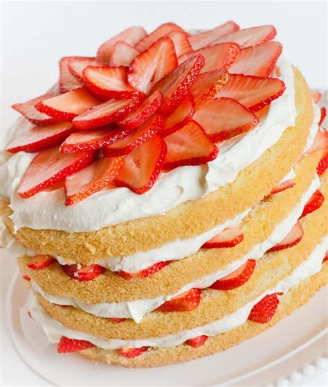 Strawberries and Cream Cake with Cream Cheese Frosting - Tatyanas ...