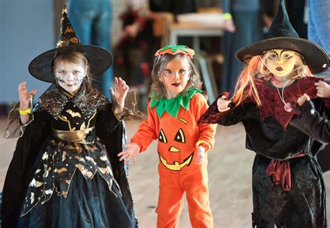 Halloween: How to Plan Your Halloween Activities Around WeatherMom it Forward