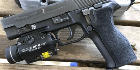 3 Best Tactical Light For Sig P226 [MK25]