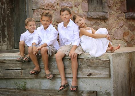 fun kid idea for a pose, love that the girl is barefoot! | Pictures - Family | Pinterest | Kid ...