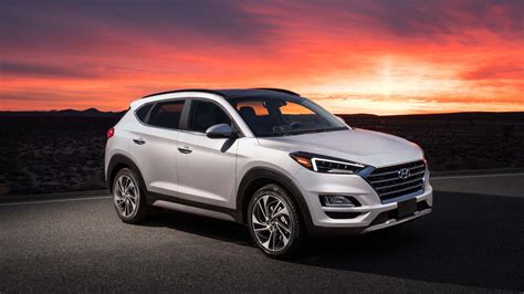 2021 Hyundai Tucson Buyer's Guide: Reviews, Specs, Comparisons