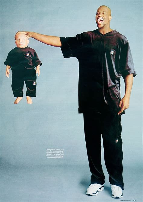 Shaq holding Verne Troyer : r/funny