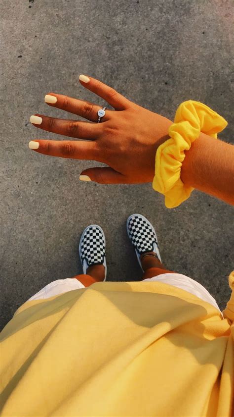 Gelb // ig @theleahjohnson - #gelb #IG #theleahjohnson | Yellow nails, Yellow aesthetic, Yellow