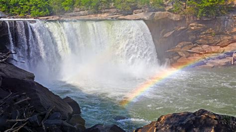 When you can see a moonbow at Cumberland Falls in 2023