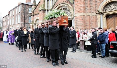 Frank Carson Funeral: Friends and family say their last goodbyes | Daily Mail Online