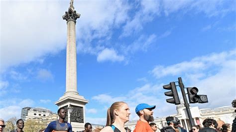 London Landmarks Half Marathon breaks £50m mark for charity - BBC News