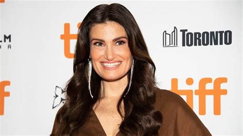 "Frozen" Star Idina Menzel Recognizes Young Girl Singing "Let It Go" in ...