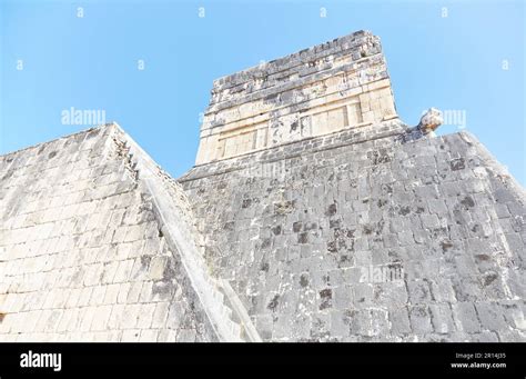 The Mayan ball court of Chichen Itza, the largest ever built in ...