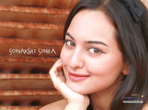 Wallpapers: Sonakshi Sinha