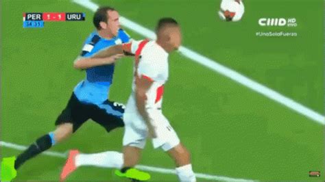 Paolo Guerrero Marca Un Gol GIF - PaoloGuerrero SeleccionPeruana Peru - Discover & Share GIFs ...