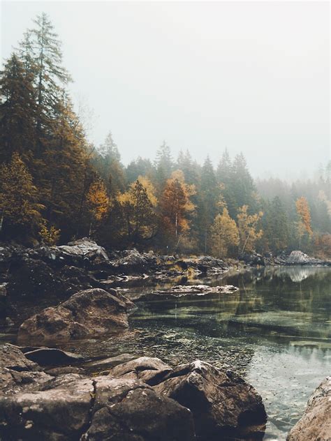 "Lake serenity landscape photography" T-shirt by regnumsaturni | Redbubble