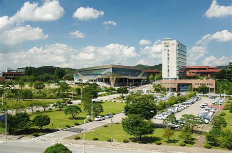 Top English University Programs in South Korea | 10 Magazine Korea