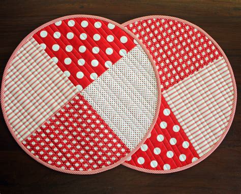 Quilted Round Placemats Red White Set of 2 Reversible Table | Etsy | Easy placemats, Placemats ...