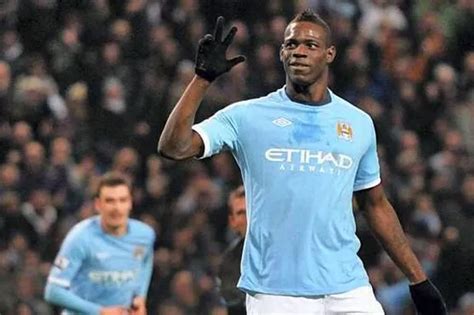 Mario Balotelli 'happy' at Manchester City - Manchester Evening News