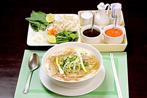 Phở và gỏi cuốn Việt Nam lọt vào top 50 món ăn ngon nhất thế giới do ...