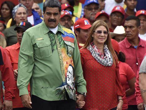 U.S. Steps Up Venezuela Pressure and Sanctions Maduro's Wife - Bloomberg