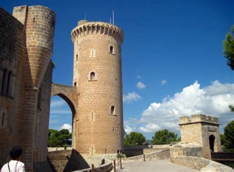 Bellver Castle, 14th century building