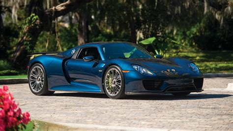 The Porsche 918 Spyder: History, Photos, Specifications