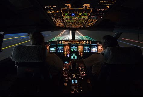 airplane cockpit view night landing | Cockpit, Airplane landing ...