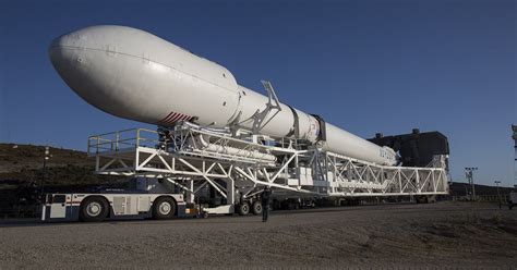 SpaceX studying rocket nose cones before proceeding with KSC launch