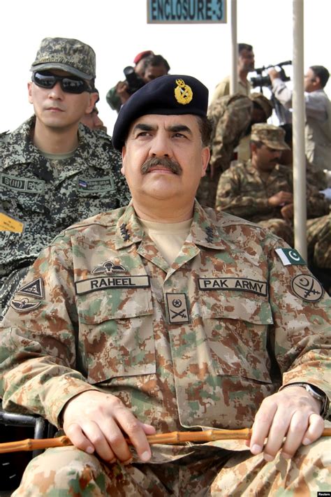 New Pakistan Army Chief Takes Command