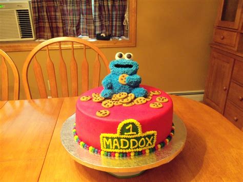 Cookie Monster Cake - CakeCentral.com