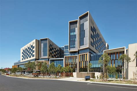 Angle of repose: Bendigo Hospital | ArchitectureAu