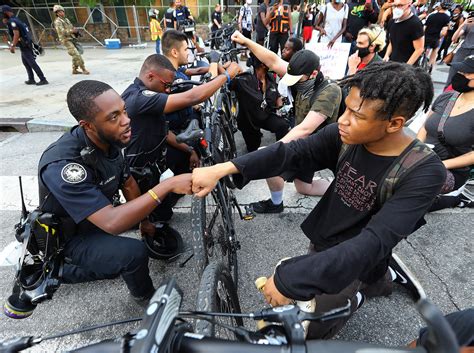 police in solidarity with black lives matter protesters | God Reports