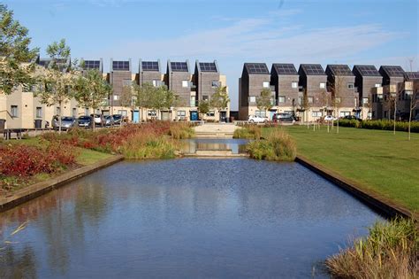 Creating a new neighbourhood: Barking Riverside | London City Hall