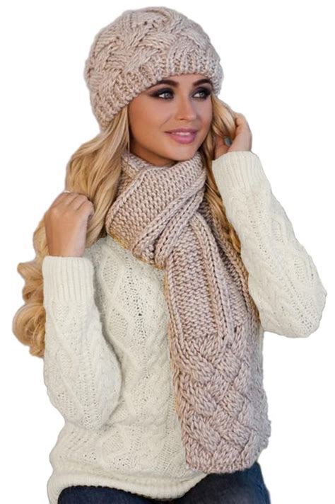 Fleece-lined hat and scarf set Be prepared for windy fall and frosty winter with this amazingly ...