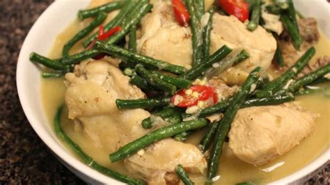 How To Cook The Best Ginataang Manok Or Chicken Cooked In Coconut Milk ...