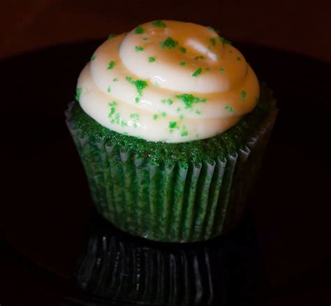 How to Make Green Velvet Cupcakes: 14 Steps (with Pictures)