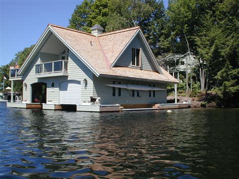 Pin by Trey Heckmann on Boathouses | Water house, Floating house, Boat ...