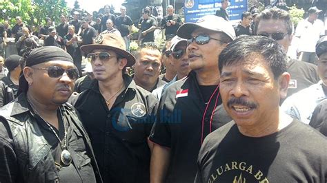 Sambut HUT Laskar Bali, Hari Ini Rochineng juga Ulang Tahun - Tribun ...