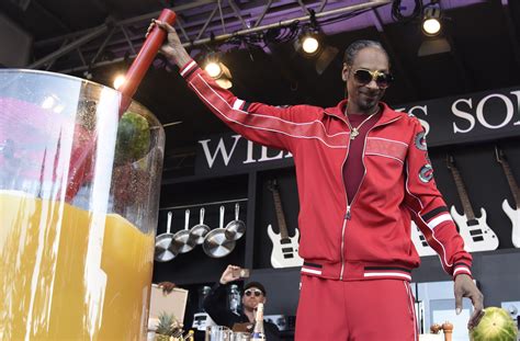 Snoop Dogg Sets World Record With Massive Gin And Juice