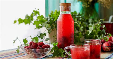 Cranberry Juice for UTI in Males: Does It Work? - Teatoxlife