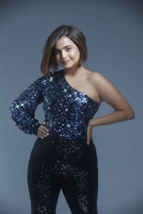 Suhani Shah Is Taking The World By Storm, One Magic Trick At A Time - Elle India