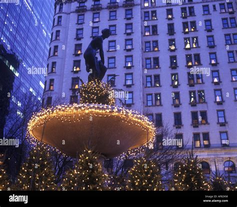 The Plaza Hotel New York City Christmas Stock Photos & The Plaza Hotel ...