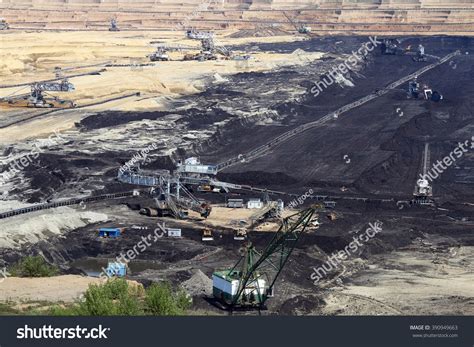 Open Pit Coal Mine Machinery Excavators Stock Photo 390949663 ...