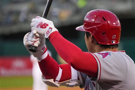 What Pros Wear: Shohei Ohtani's New Balance Batting Gloves - What Pros Wear