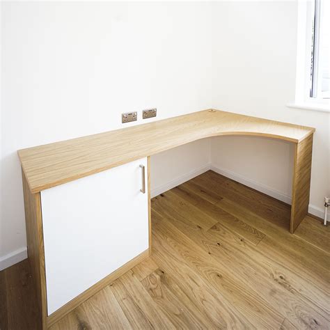 Curved corner desk in Oak and white painted – Built in Solutions