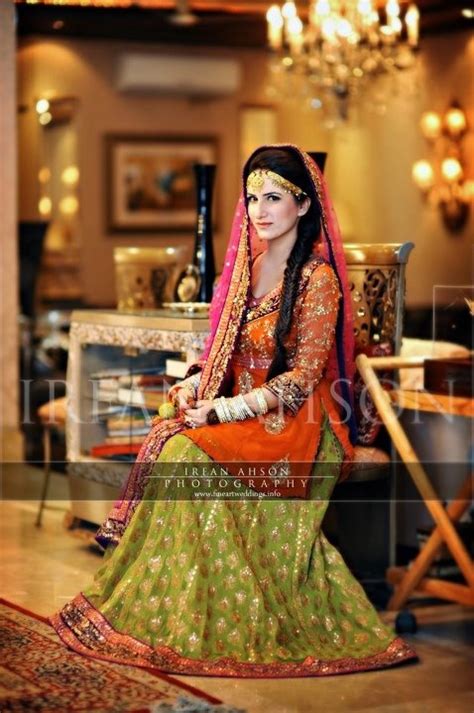 Pakistani Mehndi Dresses 2017